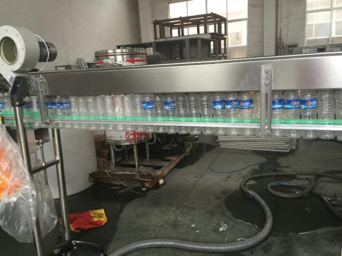 Automatisches abfüllendes Wasser, das füllenden mit einer Kappe bedeckenden Maschinenpreis ausspült
