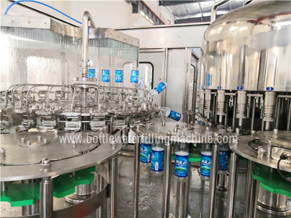 Automatische Trinkwasser-Flaschen-Füllmaschine 3 in 1 abfüllender Ausrüstung Monoblock 1