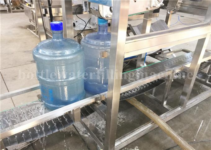 Schließen Sie 5 Mineralwasser-abfüllende Linie der Gallonen-Wasser-Füllmaschine-300BPH ab 1