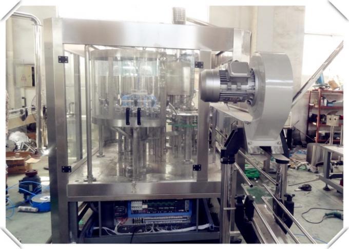 Gekohlte Getränkefüllmaschine-/Bier-Füllmaschine 4000p/H - Kapazität 6000p/H 0