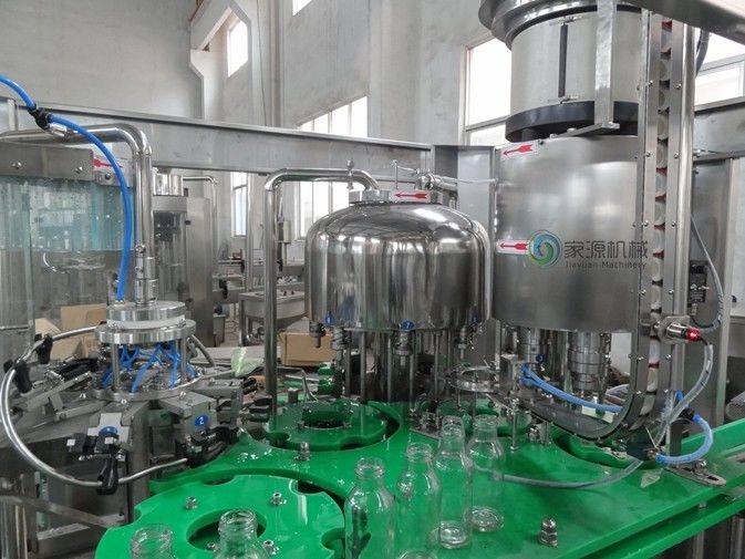 3000 BPH-Wasser-Glasflaschen-Füllmaschine mit Torsion weg von der Kappe, Warmeinfüllen-Maschine 1